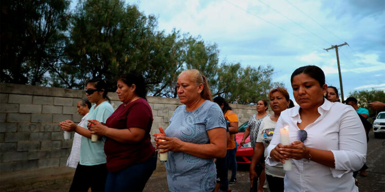 Familiares de mineros atrapados en “El Pinabete” se niegan a firmar acuerdo de indemnización