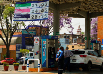 Gobierno de México reduce el subsidio fiscal de todas las gasolinas