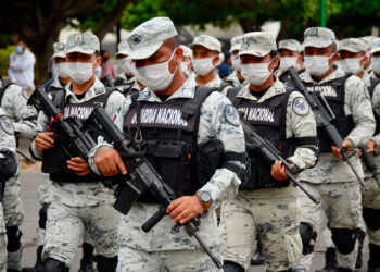 Guardia Nacional bloquea el paso a la caravana migrante