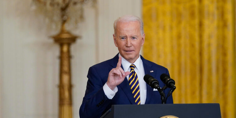 Biden anuncia nuevo paquete de 2,980 millones de dólares en ayuda armamentística para Ucrania