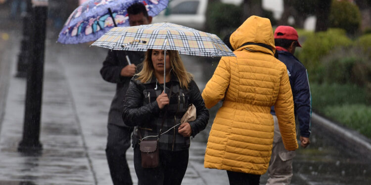 México espera fuertes lluvias por el potencial ciclón tropical cuatro que tocó tierra en Tamaulipas