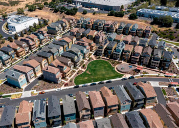 Mercado inmobiliario de EE.UU. entra en recesión “total”, dice New York Post