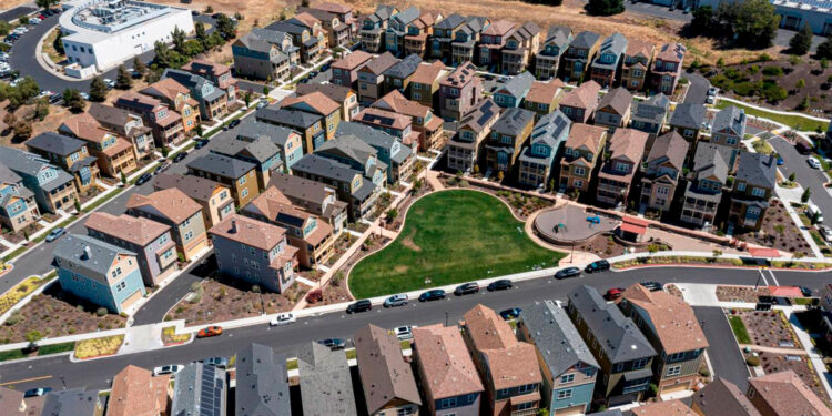 Mercado inmobiliario de EE.UU. entra en recesión “total”, dice New York Post