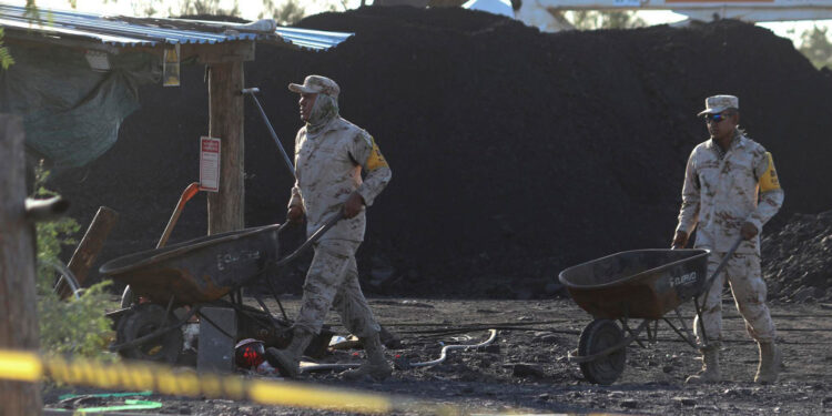 Gobierno de México busca ayuda de empresas extranjeras para el rescate de los 10 mineros