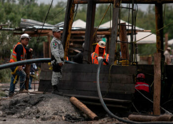 Rescate de mineros podría tardar de 6 a 11 meses, informa Protección Civil Nacional