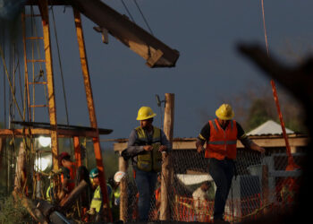 Familiares de mineros reclaman incompetencia y extorsión