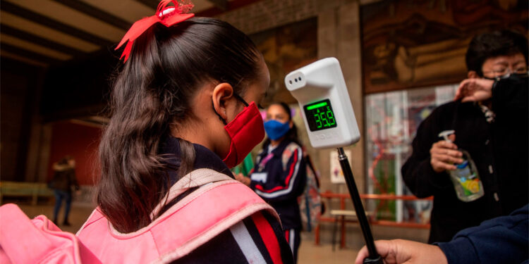 Iglesia católica pide invertir en educación para construir la paz