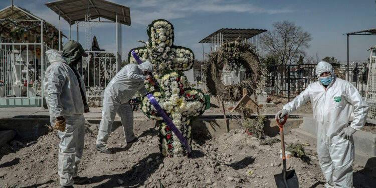 Covid-19 dejó 758 mil muertes más de las reportadas: Inegi