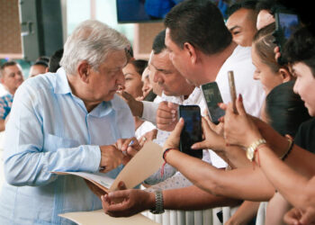 Programas sociales de López Obrador dañan a los pobres: The New York Times