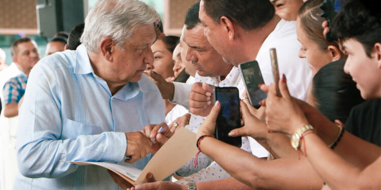 Programas sociales de López Obrador dañan a los pobres: The New York Times
