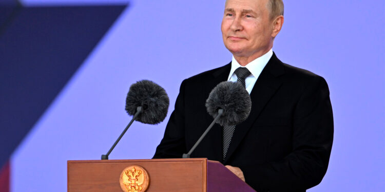 Putin promete ampliar cooperación militar con países aliados de Rusia y ofrece su armamento más avanzado