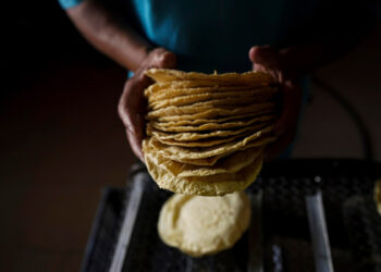 La inflación se ensaña con la tortilla; venden el kilo hasta en 30 pesos