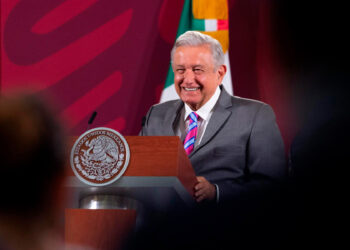 Acusa AMLO que movimiento feminista tiene infiltrados conservadores