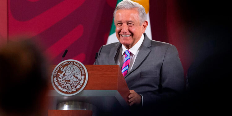 Acusa AMLO que movimiento feminista tiene infiltrados conservadores