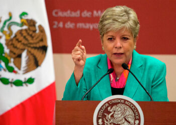 AMLO propone a Alicia Bárcena, extitular de la Cepal, para presidir el BID
