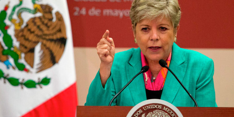 AMLO propone a Alicia Bárcena, extitular de la Cepal, para presidir el BID