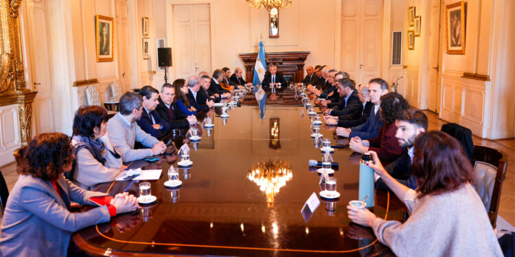 Alberto Fernández se reúne con su gabinete tras el ataque a la Vicepresidenta