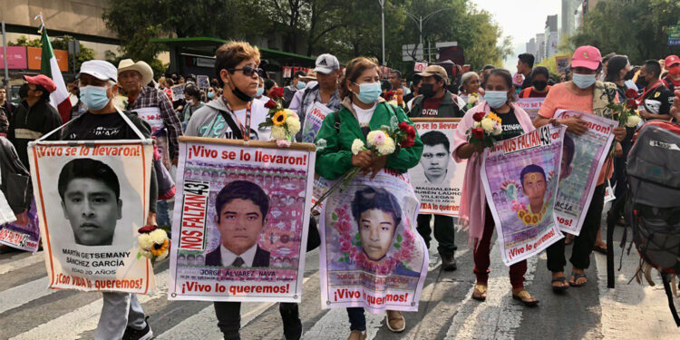 ¿Dónde están nuestros hijos, AMLO?: madre de desaparecido