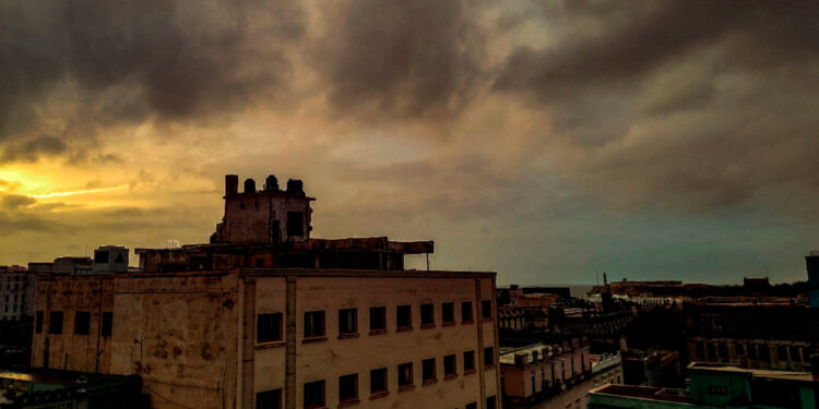 Cuba sufre un apagón total tras el paso del huracán Ian