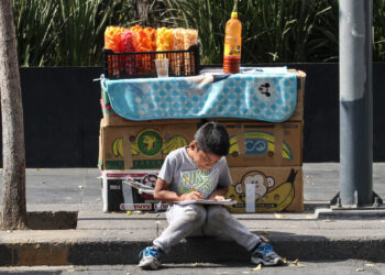 Con cuatro años de recortes, rezago y deserción, peligra futuro de la educación en México: FNERRR