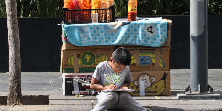 Con cuatro años de recortes, rezago y deserción, peligra futuro de la educación en México: FNERRR