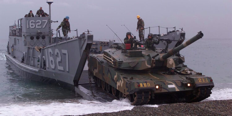 EE.UU. y Corea del Sur realizan ejercicios militares conjuntos en el mar de Japón