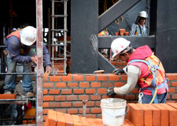 Empleo formal en México rebota en agosto; se crean 157,432 puestos