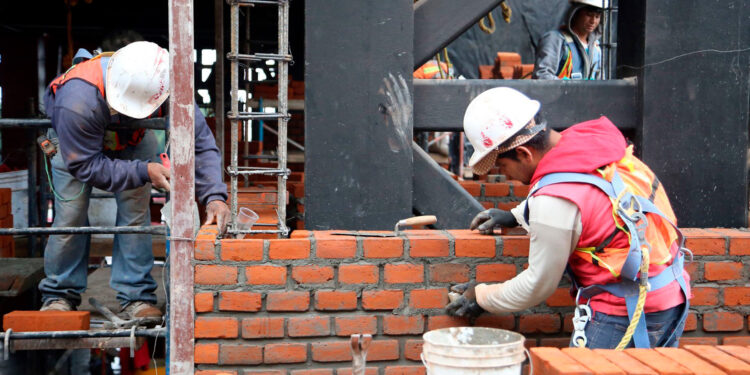 Empleo formal en México rebota en agosto; se crean 157,432 puestos