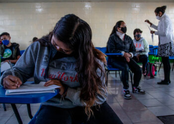 Juez de CDMX ordena a la SEP detener eliminación de grados escolares