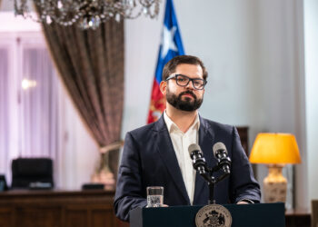 Boric se compromete a impulsar rápidamente un nuevo proceso constituyente en Chile