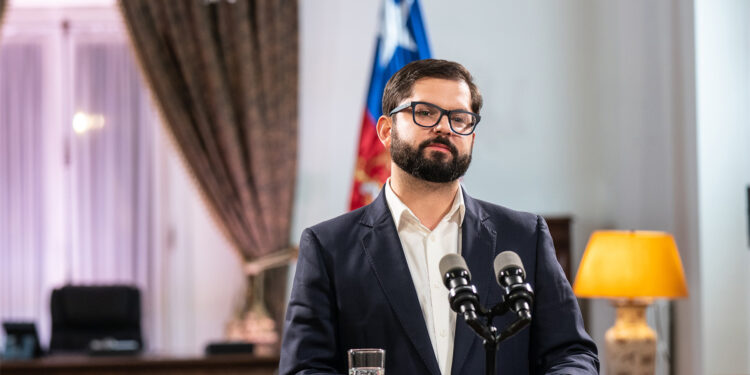 Boric se compromete a impulsar rápidamente un nuevo proceso constituyente en Chile