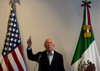 Ken Salazar reconoce que existe inseguridad tanto en EE.UU. como en México
