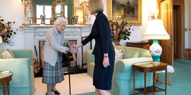 Es oficial: Liz Truss es la primera ministra de Reino Unido tras audiencia con la reina Isabel II