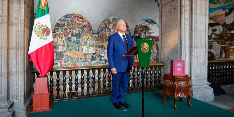 López Obrador presume “triunfo” de la 4T pese a las crisis que ahogan al país