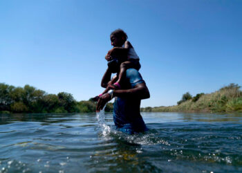 Ocho migrantes mueren ahogados al intentar cruzar el río Bravo