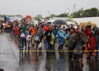 Nueva caravana con unos 400 migrantes parte desde la frontera sur de Chiapas