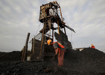 CFE reconoce, 33 días después, que estrategia de rescate de mineros fue rebasada