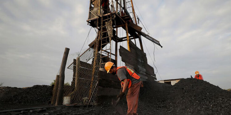 CFE reconoce, 33 días después, que estrategia de rescate de mineros fue rebasada