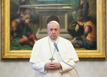 Papa Francisco defiende envío de armas a Ucrania