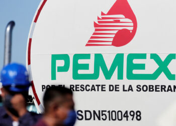 Gobierno de México obstaculiza recuperación de Pemex con subsidio a gasolinas, advierte Fitch Ratings
