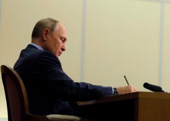 Putin firma decretos para reconocer a Jersón y Zaporozhie como regiones independientes