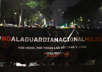 Velada por la paz: Marchan en Ciudad de México contra la militarización