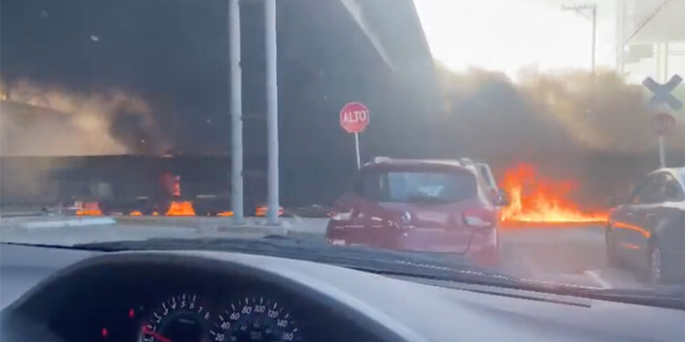 Tren embiste pipa de Pemex en Aguascalientes: explosión deja a 80 familias sin hogar