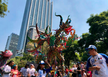 Más de 220 alebrijes inundaron de colores las calles de CDMX