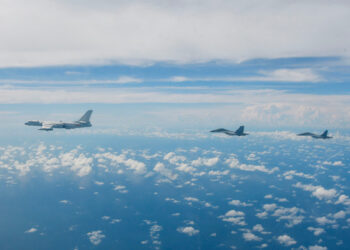 Taiwán alerta despliegue de 30 aviones y buques chinos cerca de sus costas
