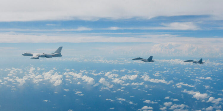 Taiwán alerta despliegue de 30 aviones y buques chinos cerca de sus costas