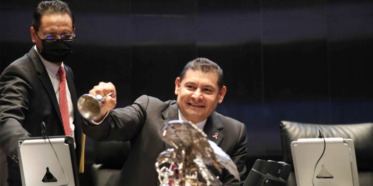 Senadores se aprueban “megapuente” por el Día de Muertos