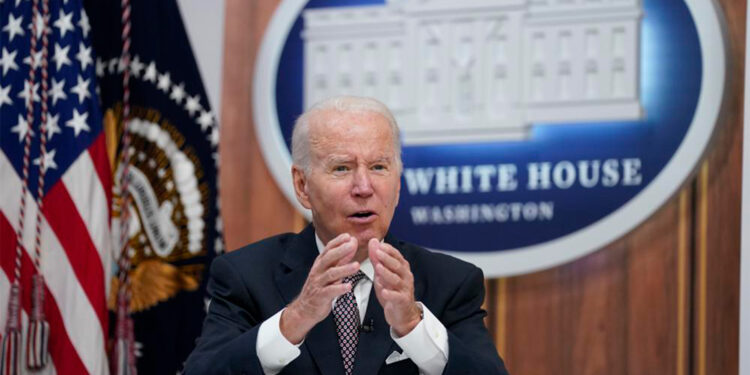 Miembros del Partido Demócrata instan a Biden a buscar una solución diplomática para Ucrania