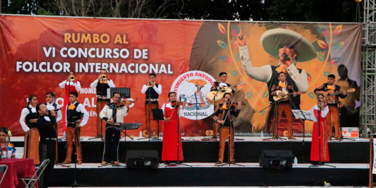 Antorcha calienta motores con homenaje a José Alfredo rumbo al Concurso de Folclor Internacional