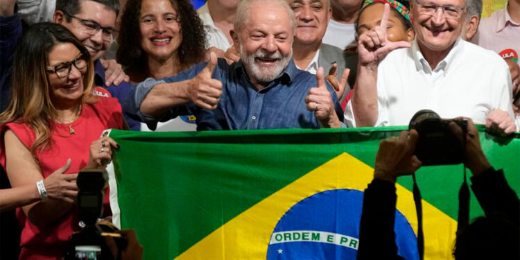 Lula vuelve a la presidencia de Brasil tras derrotar a Bolsonaro